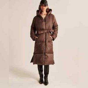BRAND NEW MEVER WORN - A&F Down Air Cloud Long Puffer